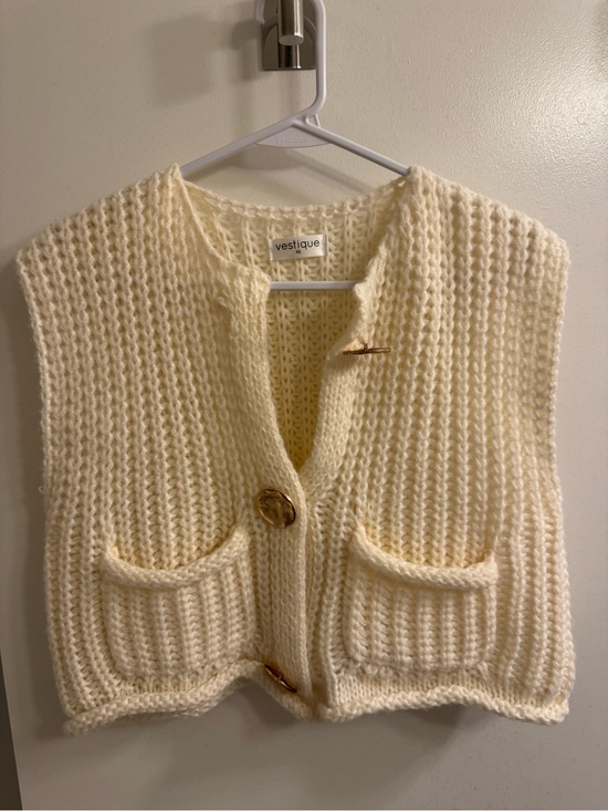 vestique Tops - vestique Cream Chunky Knit Cropped Cardigan Vest